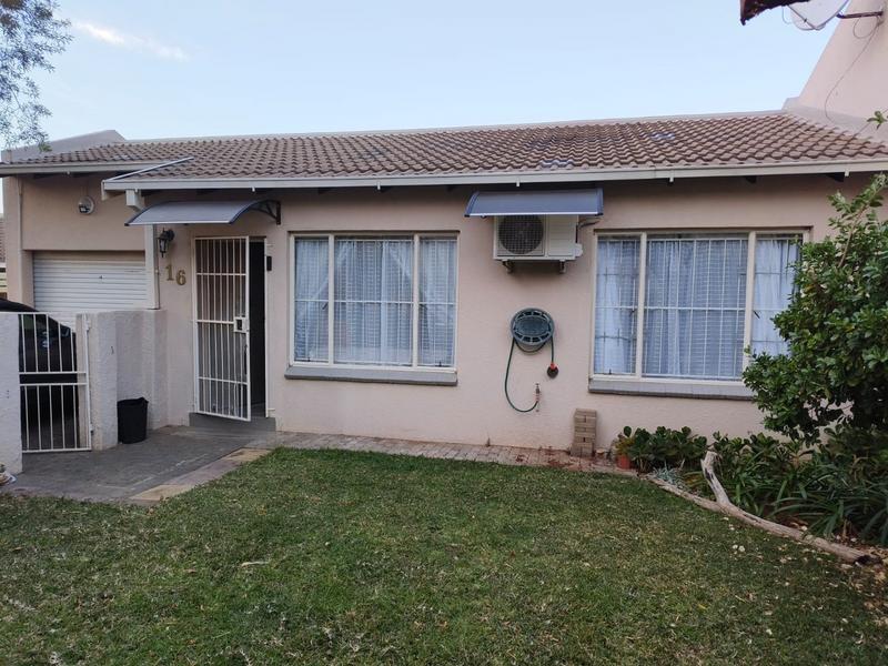 To Let 2 Bedroom Property for Rent in Langenhovenpark Free State